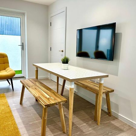 Poole Haven: Modern 6-Sleeper with Free Parking and Fast WiFi Villa Exterior photo
