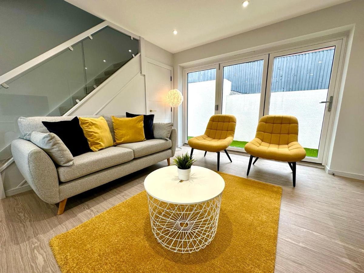 Poole Haven: Modern 6-Sleeper with Free Parking and Fast WiFi Villa Exterior photo